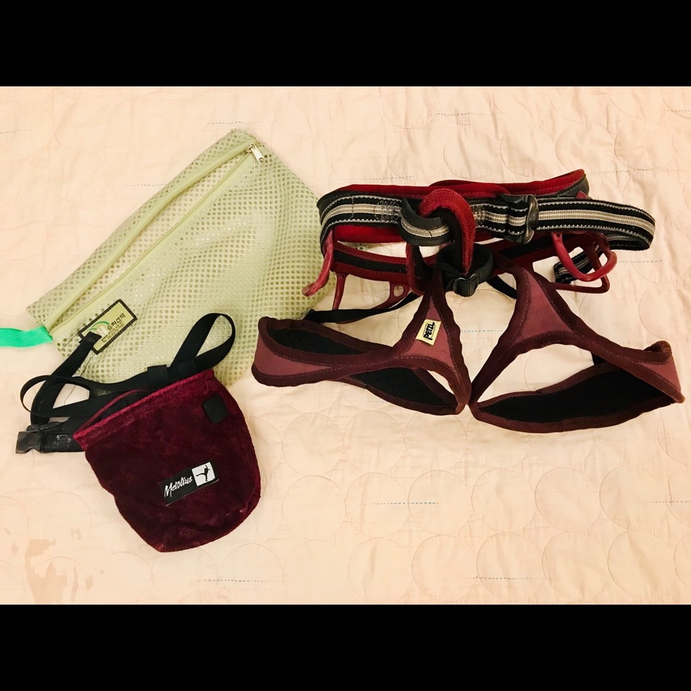 Women’s small climbing harness, chalk bag